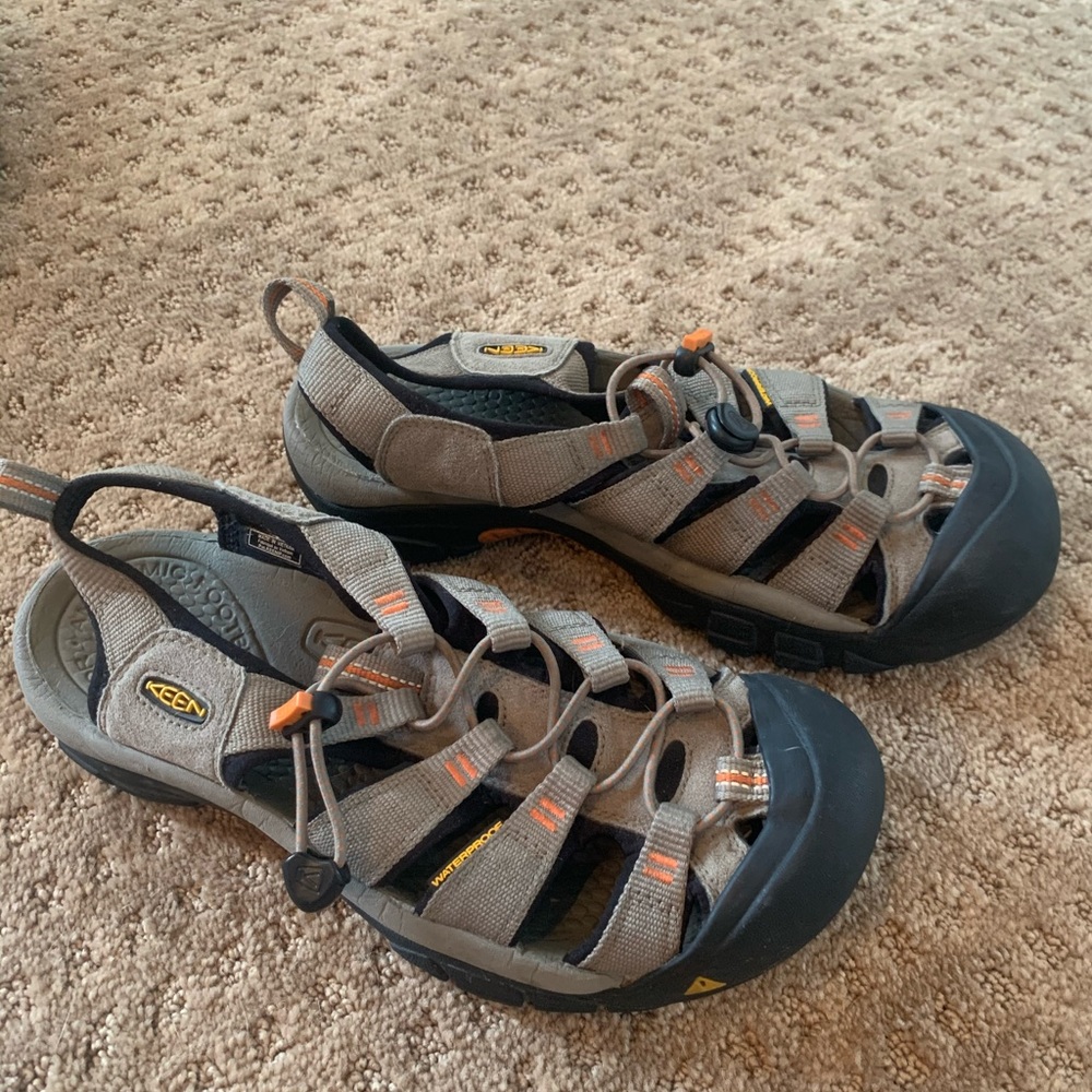 Men’s Keens